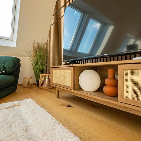 Orestaliving - Penthouse In 2Nd District With View Bécs Kültér fotó