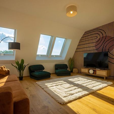 Orestaliving - Penthouse In 2Nd District With View Bécs Kültér fotó