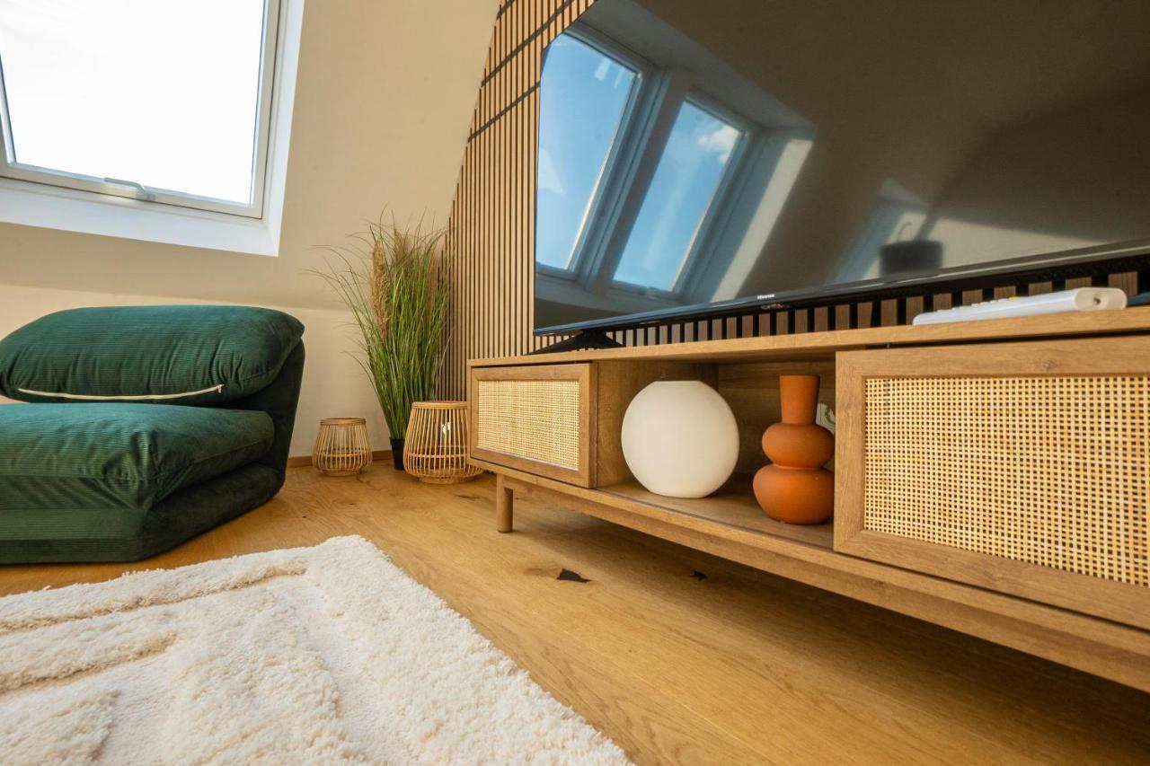 Orestaliving - Penthouse In 2Nd District With View Bécs Kültér fotó